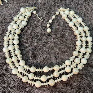 Vintage Japan faux pearl necklace